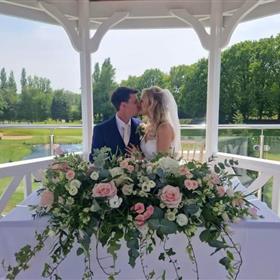 fwthumbCeremony Table flowers1.jpg